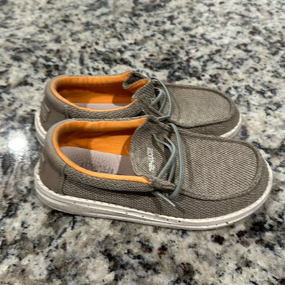 Excellent condition. Youth 2-3 Hey dude shoes.